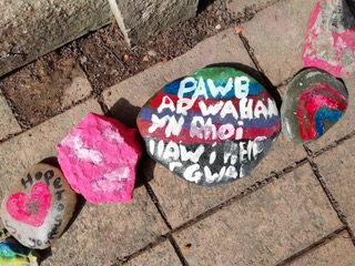 Cerrig Pawb ar Wahan