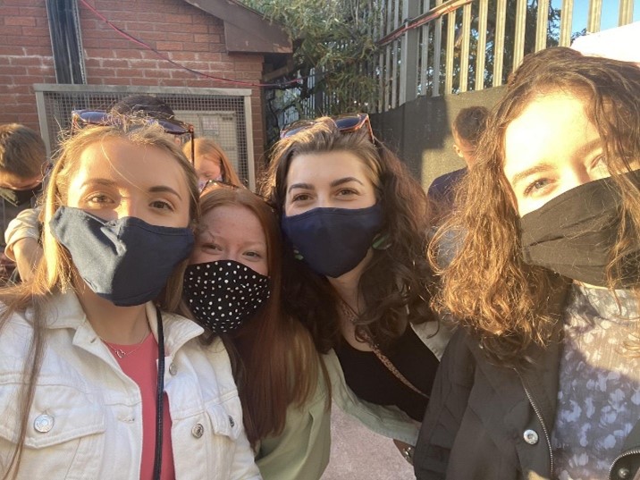 cymdeithasu dan Cofid